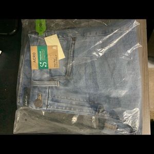 Aeropostale High Rise Curvey Midi-3” Jeans